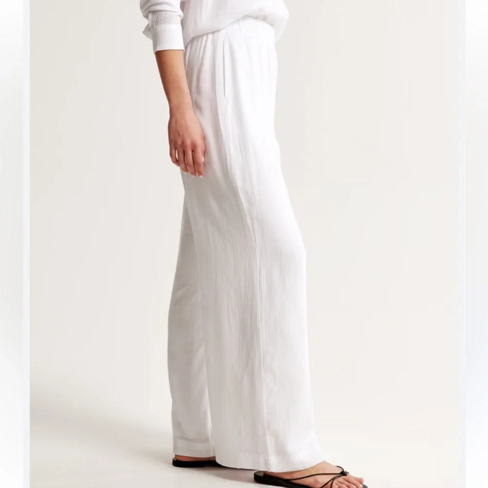 Abercrombie White Crinkle Textured Pull-On Pants, sz med long - Picture 2 of 7